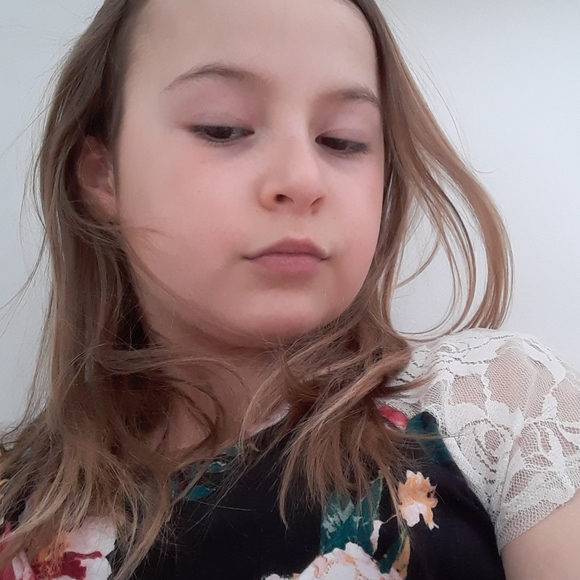 A summer top - Picture 4 of 4